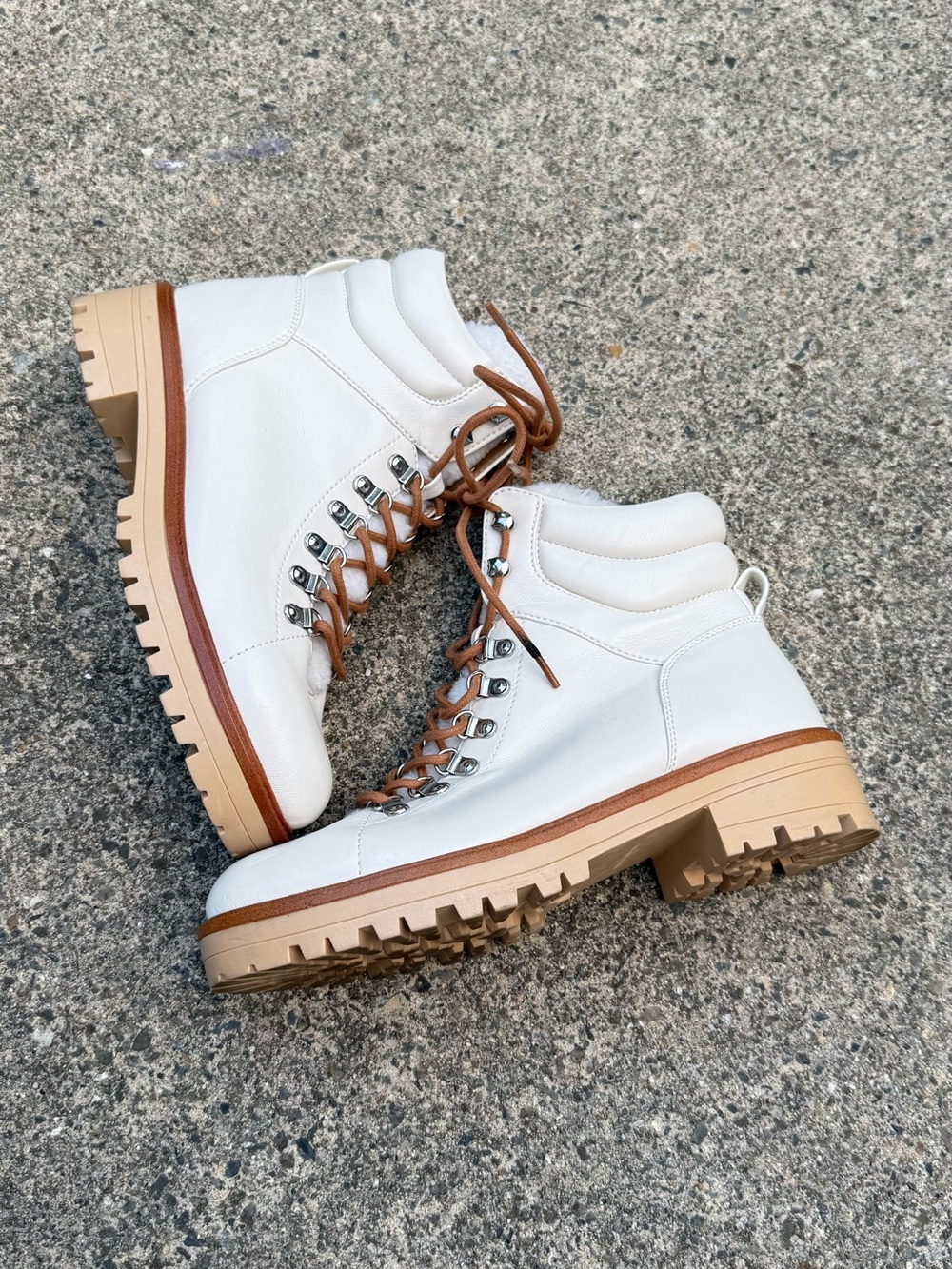 Marc Fisher Mallie Ivory Leather Faux Shearling Lug Sole Ankle Boots Size 9.5